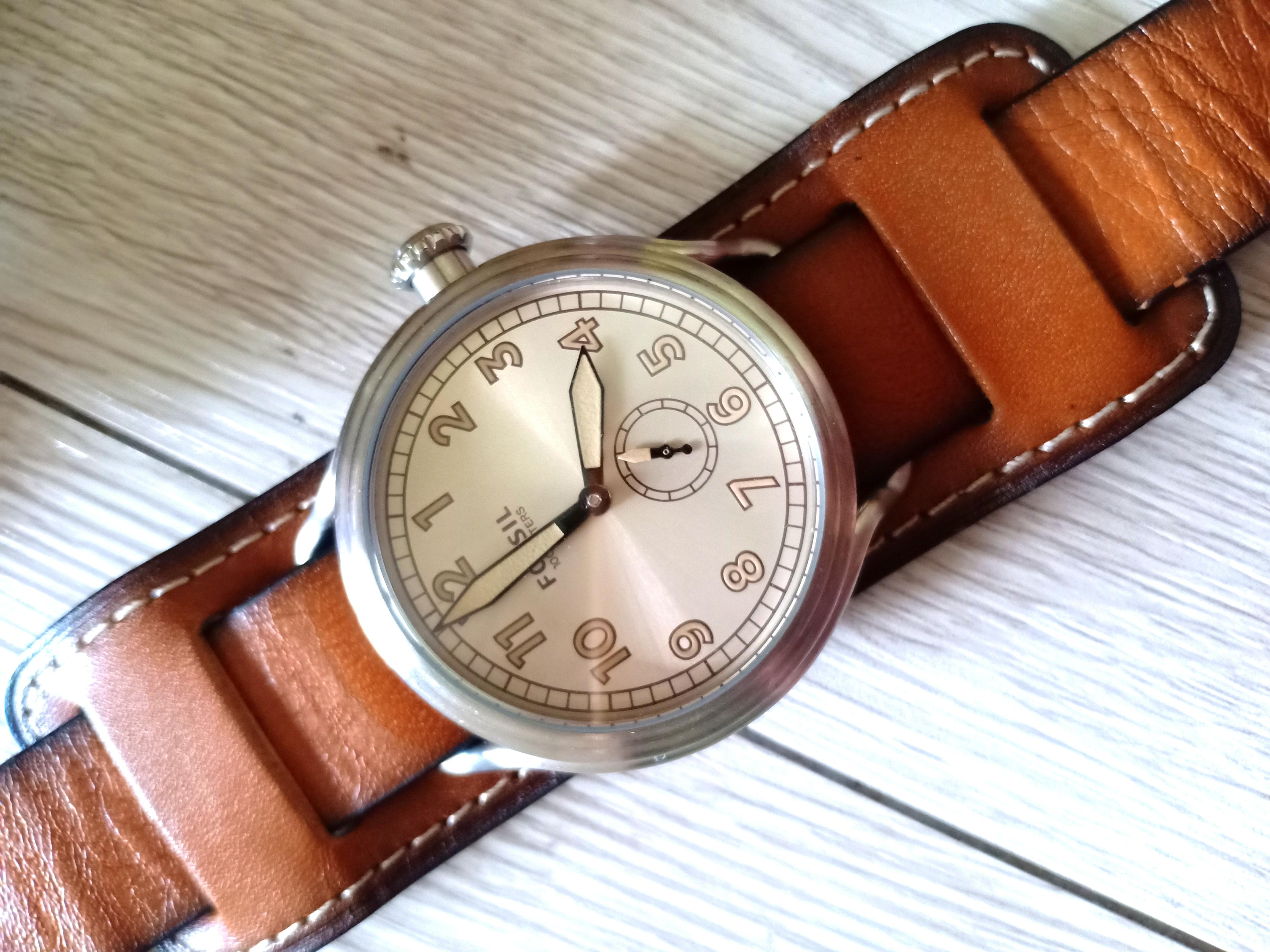 Fossil 2025 trench watch