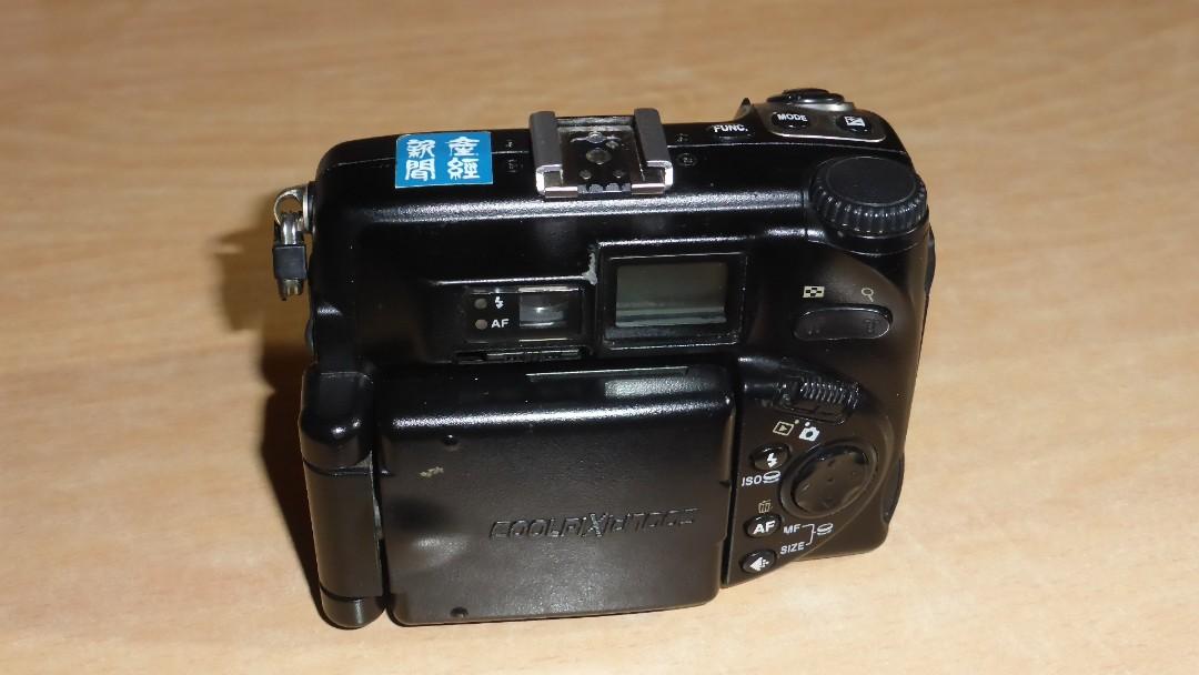 Nikon Coolpix E5000 digital camera made in Japan, Photography, Cameras
