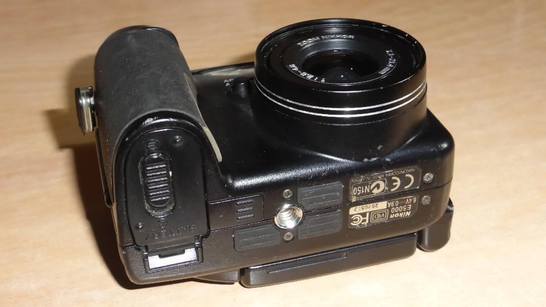 Nikon Coolpix E5000 digital camera made in Japan, Photography, Cameras