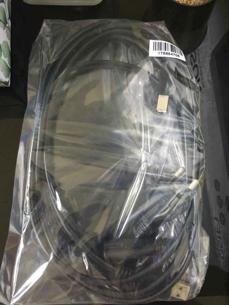 Printer cables (Category: Printers, Scanners & Copiers) located in Singapore. Submitted by good.deal.good.deal (Listing ID 1003098860, Image 1). Description: .