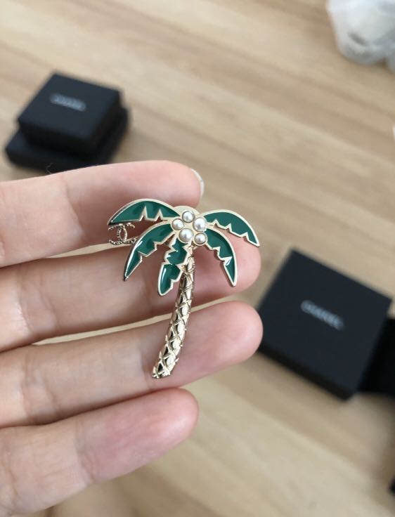 RARE CHANEL PALM TREE BROOCH WITH PEARLS, Women's Fashion, Jewelry &  Organisers, Brooches on Carousell