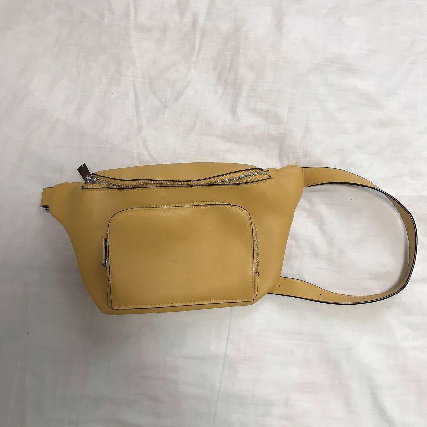 Waist bag best sale stradivarius