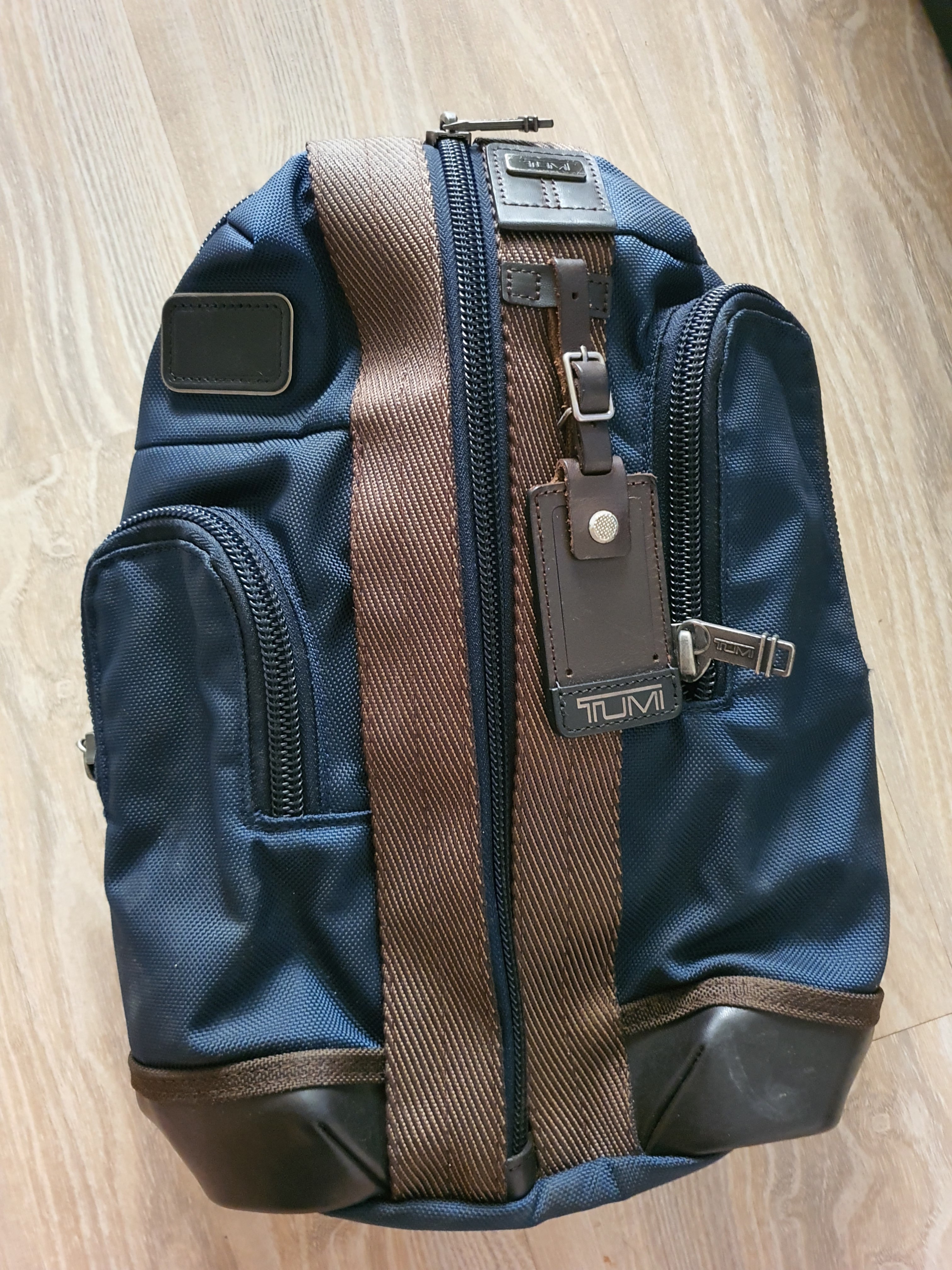 tumi sling bag original