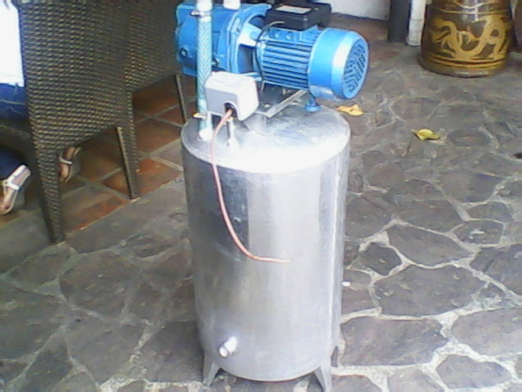Water pump with water tank we deliver, Furniture & Home Living