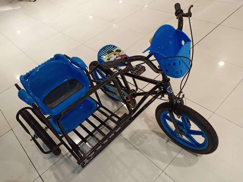Bike with outlet sidecar for kids