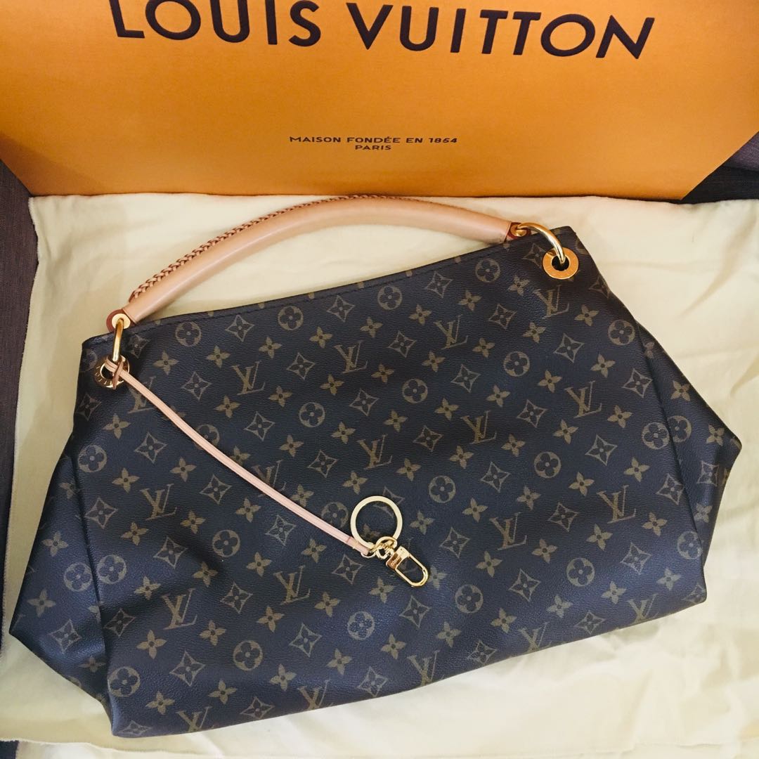 LV Monogram Canvas Artsy MM bag, Luxury, Bags & Wallets on Carousell