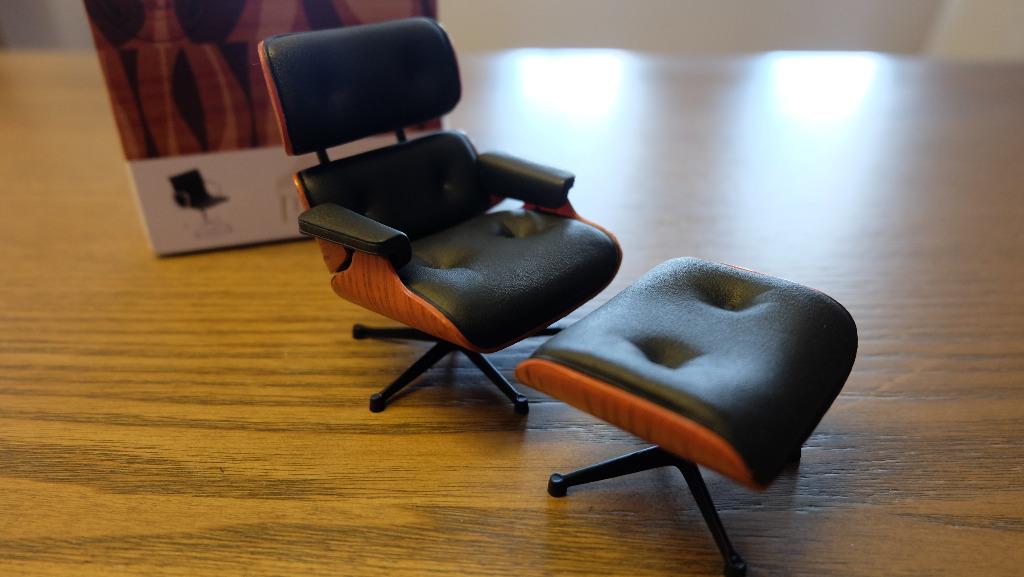 Miniature eames shop lounge chair