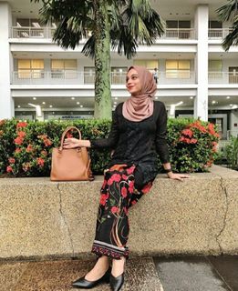 (Category: ) located in . Submitted by jiha_wardrobe (Listing ID 1003395475, Image 1). Description: .