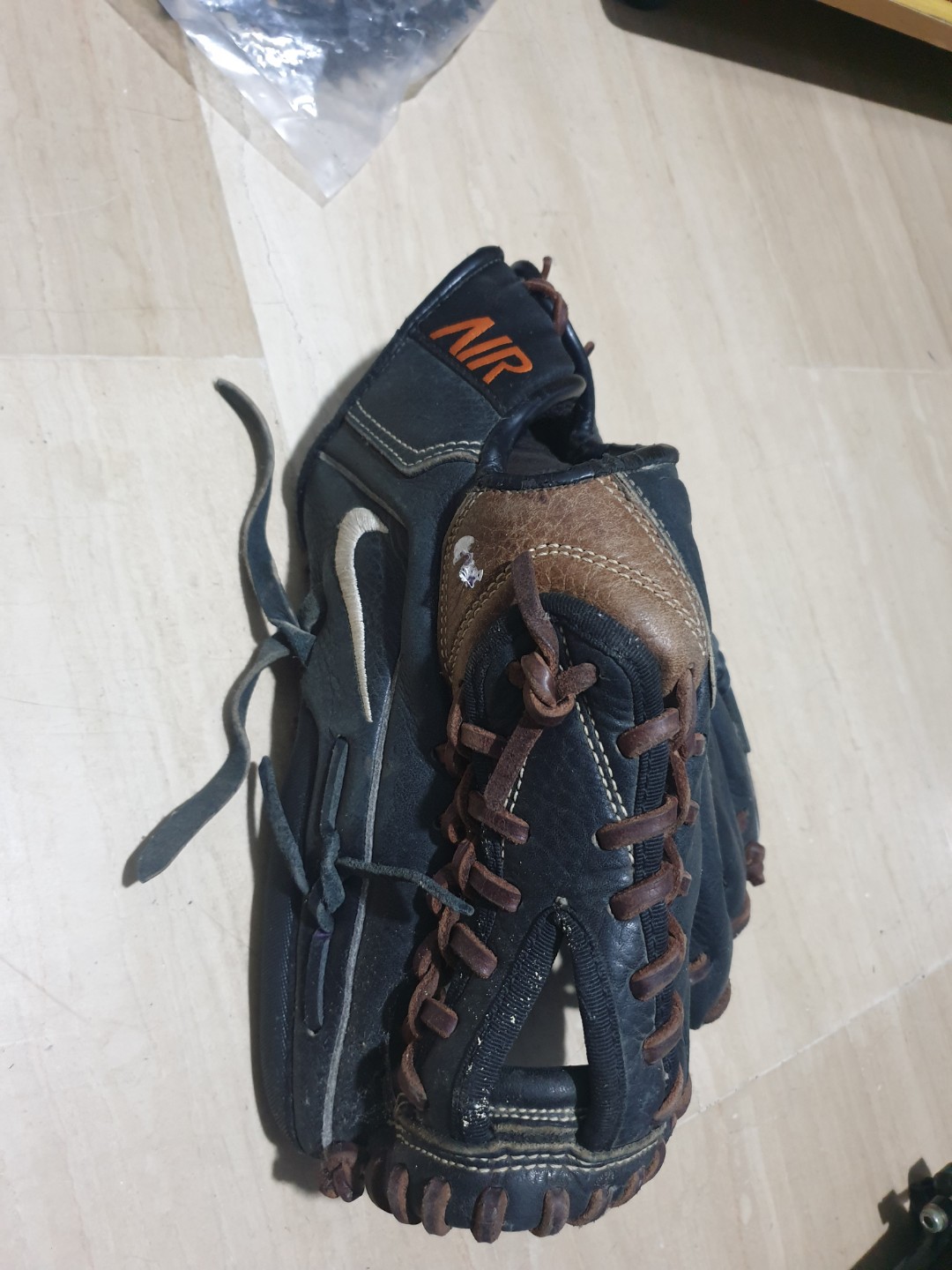 nike air baseball glove