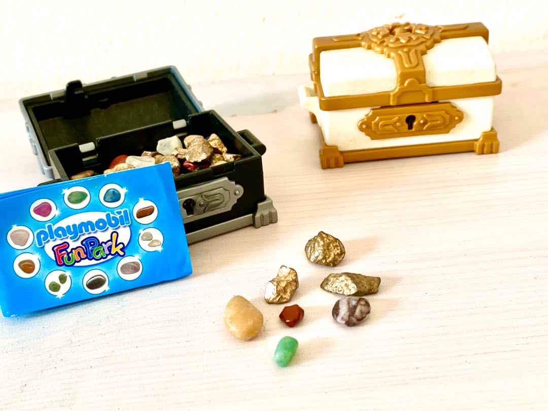 Details about   Playmobil accessories BLUE & GOLD TREASURE CHEST W/ GOLD & JEWELS INSIDE 