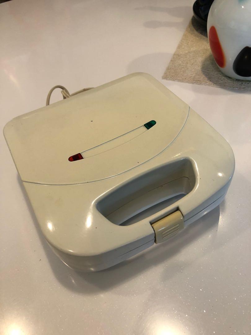 Sandwich maker machine (Category: Breadmakers) located in Manila. Submitted by jacob.so (Listing ID 1003270440, Image 2). Description: Sandwich maker machine American home brand 220 volts Very good condition For meet up only.