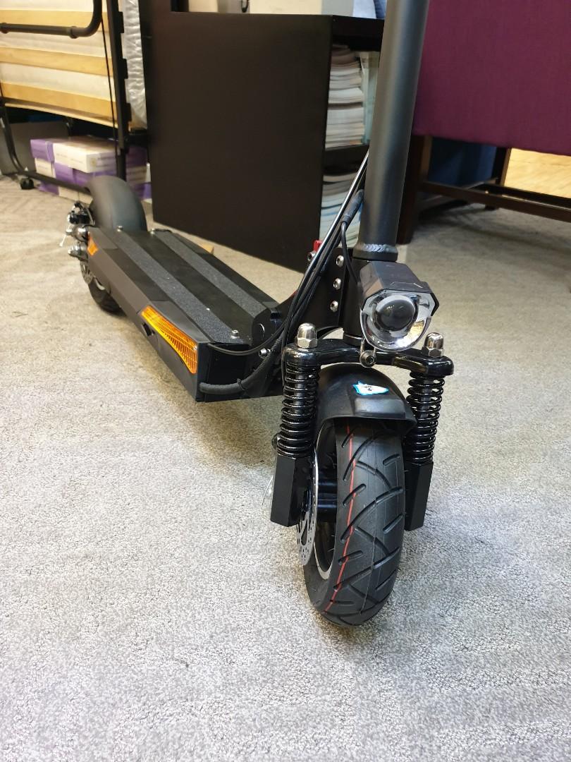 Electric scooter (Category: Skates, Rollerblades & Scooters) located in Makati City. Submitted by superior.haven (Listing ID 1003399404, Image 2). Description: Powerful and light scooter. foldable. 48v/500w motor/power 10.4 Ah 40km range 50km/h max speed 09650512331.