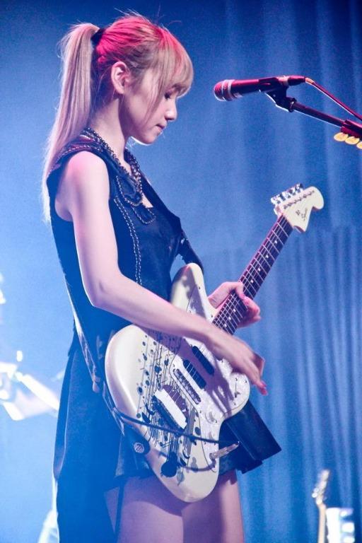 Squier by Fender MAMI SCANDAL Signature JAZZMASTER Stratomaster