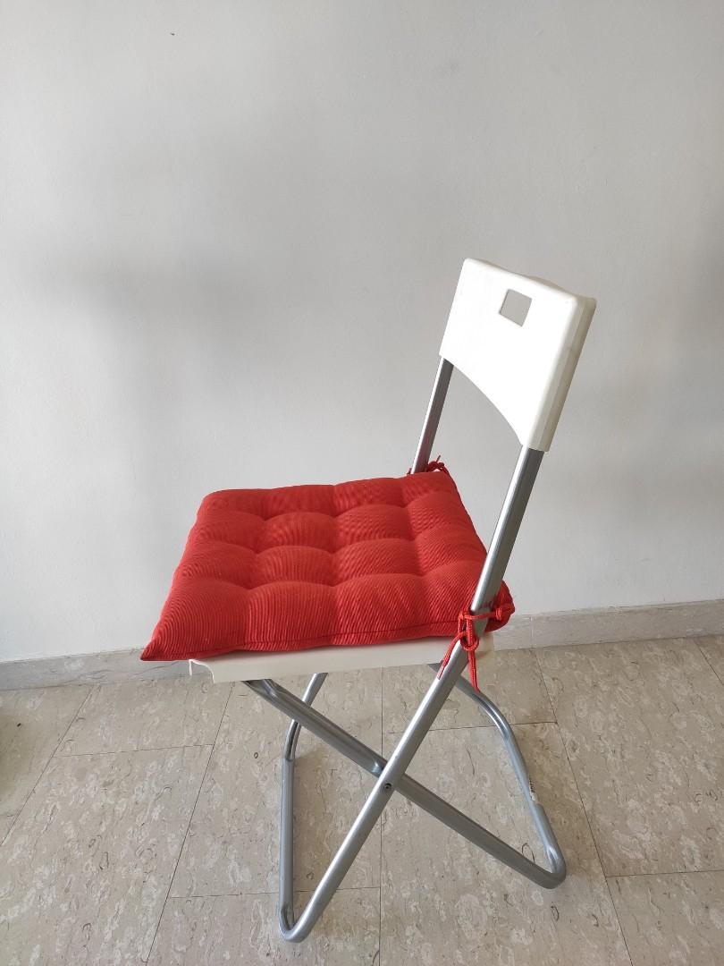 Table (Category: Tables & Sets) located in Singapore. Submitted by vineet9562 (Listing ID 1003344372, Image 3). Description: table and 2 chair pick up location :424352 ASAP.
