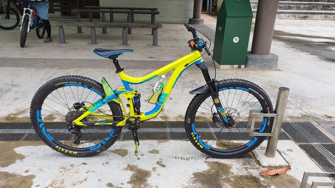 2016 Giant Reign 2 Medium Sports Equipment Bicycles Parts