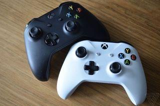 2x Xbox one controllers