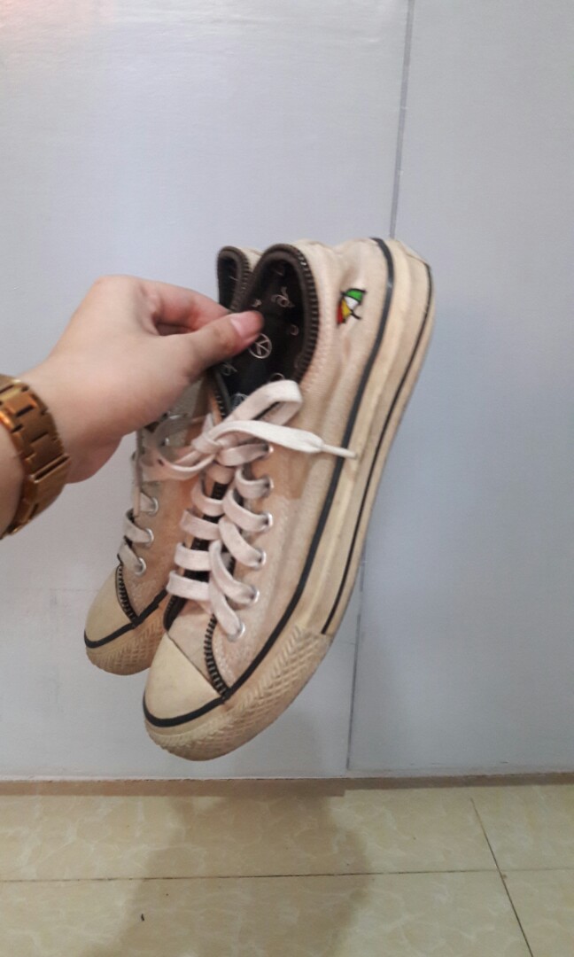 Repriced Authentic Arnold Palmer White Shoes Repriced Women S Fashion Footwear Sneakers On Carousell
