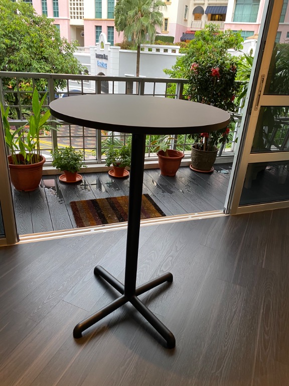 Stensele bar table outlet