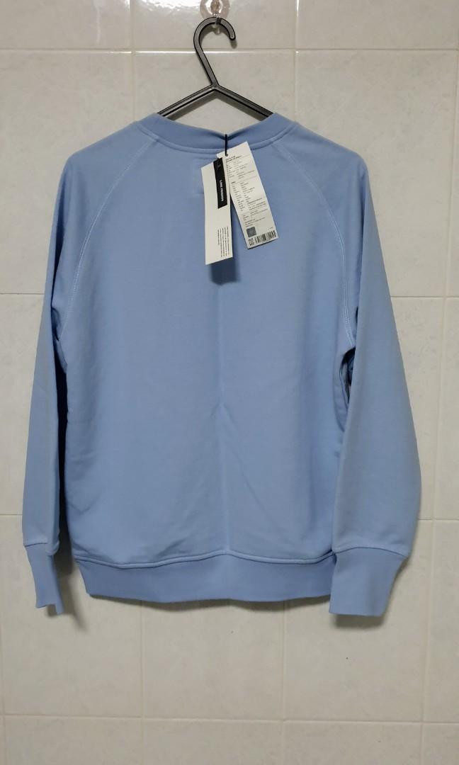 Blue Pullover (Category: Coats, Jackets and Outerwear) located in Singapore. Submitted by dort2018 (Listing ID 1003578281, Image 2). Description: A cute blue pullover From Korea Length: 23" / 1' 11" / 58.5cm Pit-to-Pit: 18.5" / 1' 6.5" / 47cm.