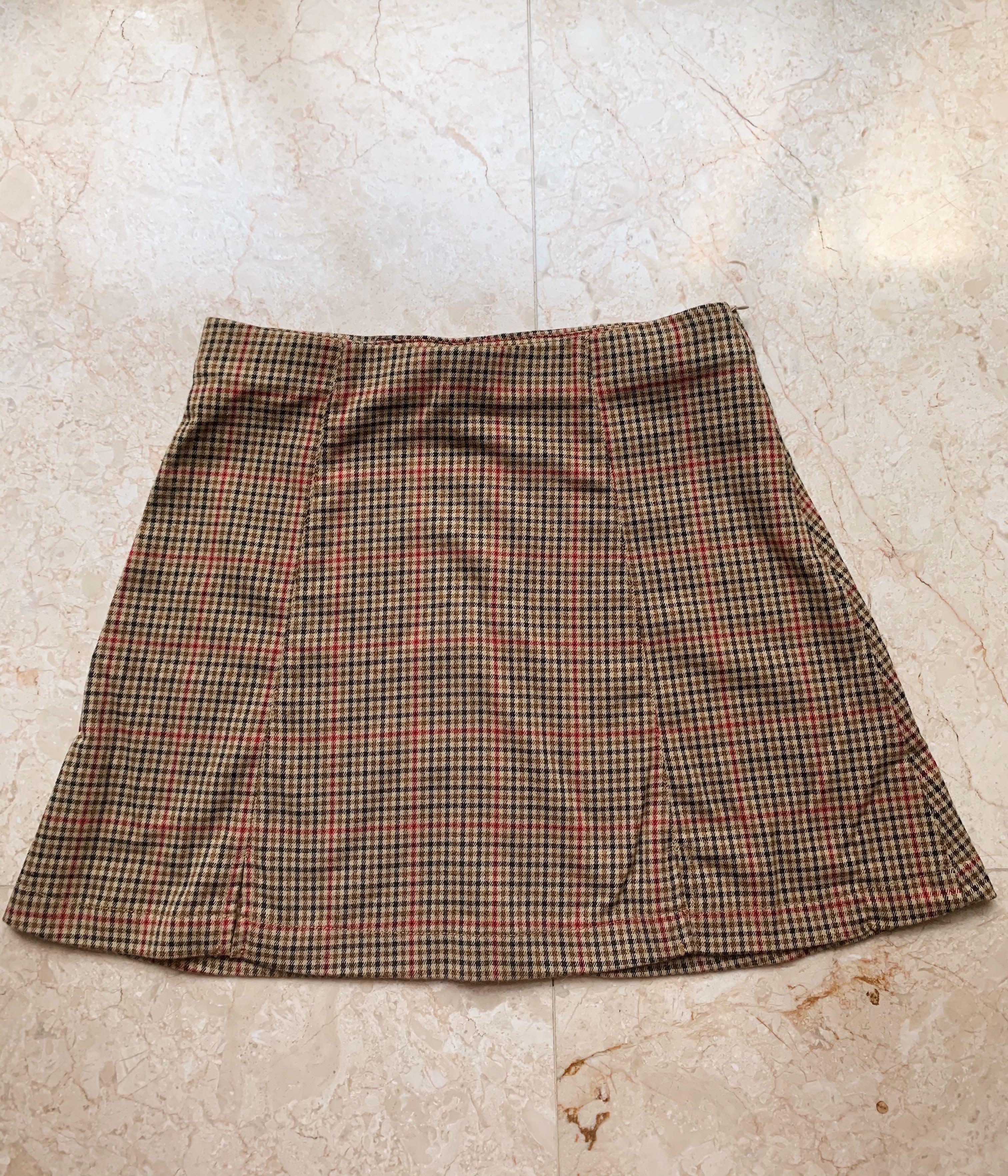 Brandy Melville plaid cara skirt, Women's Fashion, Bottoms, Skirts on ...