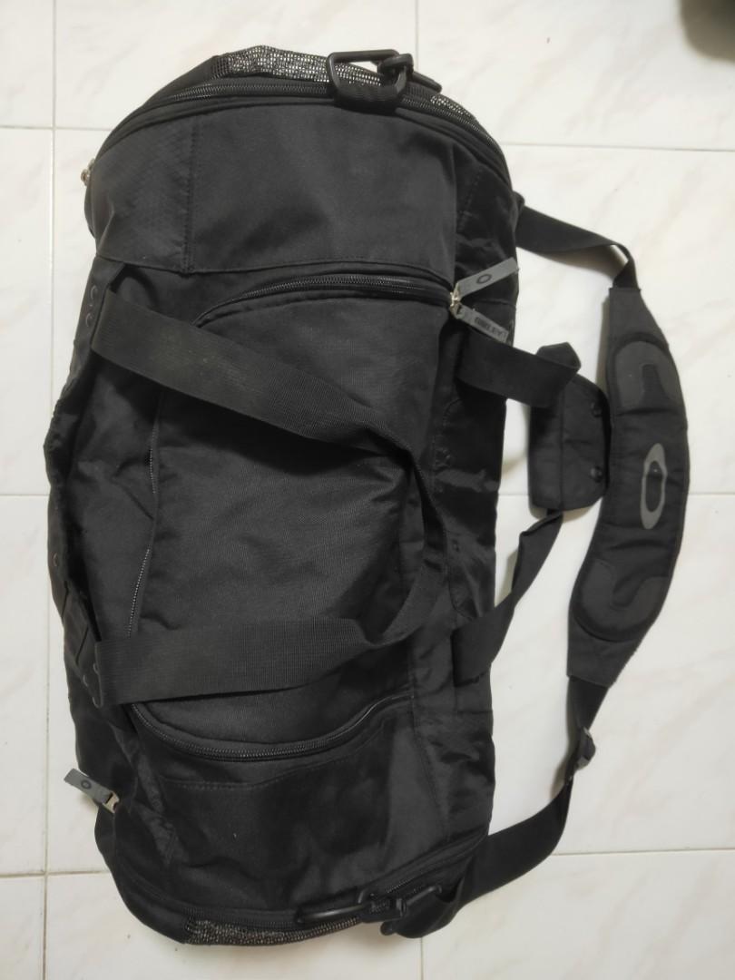 Oakley 92904ODM Men's Gym to Street Duffel Bag, Men's Fashion, Bags