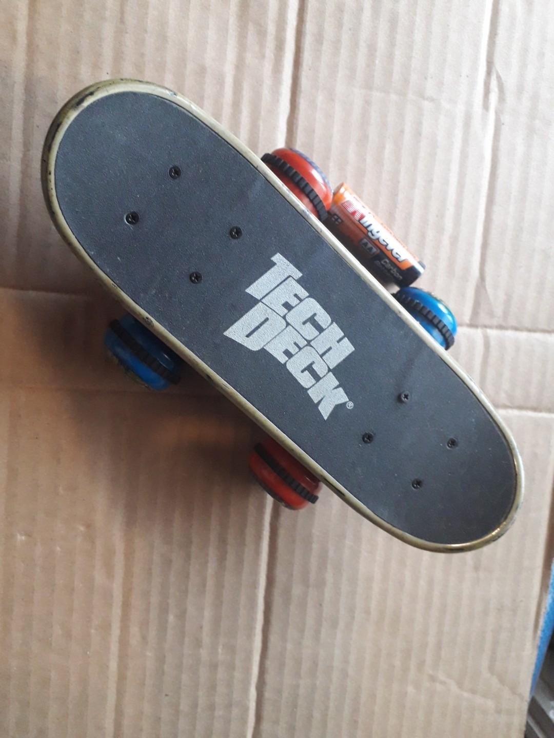 Tech deck hand board toy (Category: Action & Battle Toys) located in Makati City. Submitted by flash20 (Listing ID 1003541705, Image 1). Description: original hand board tech deck toy, what U see what U get meet up ONLY C5 BUTING.