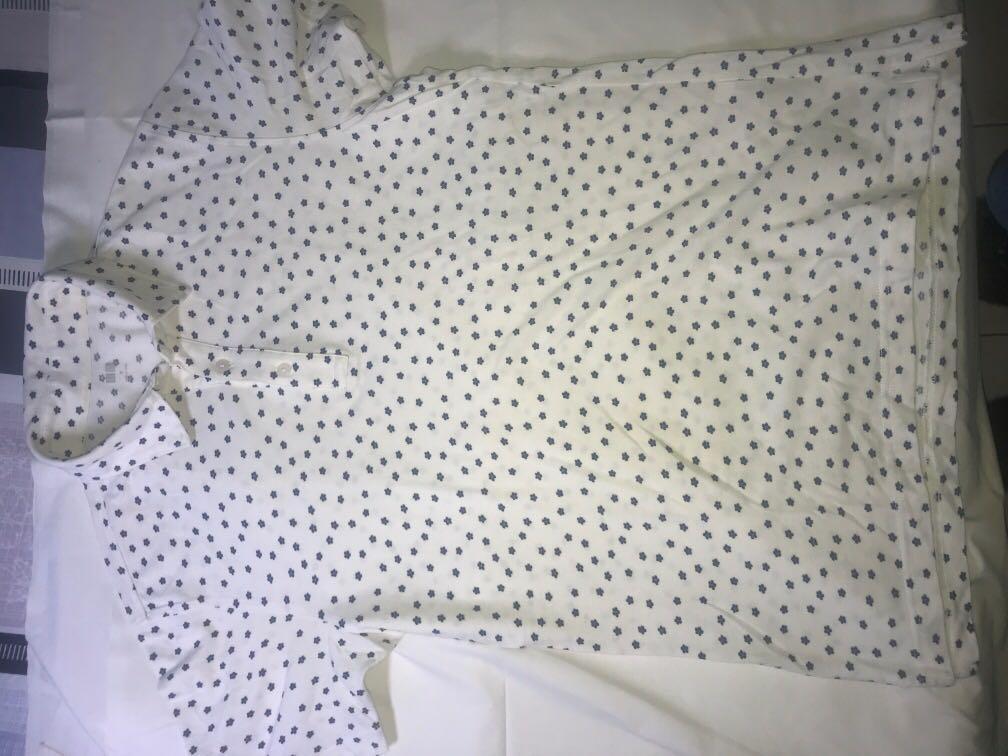 Uniqlo Printed Polo Shirt (Category: Tshirts & Polo Shirts ) located in Manila. Submitted by ffinds (Listing ID 1003522299, Image 3). Description: Uniqlo Printed White Polo Shirt Great condition Size Medium 21W x 28L can be shipped via lbc/lalamove/j&t.