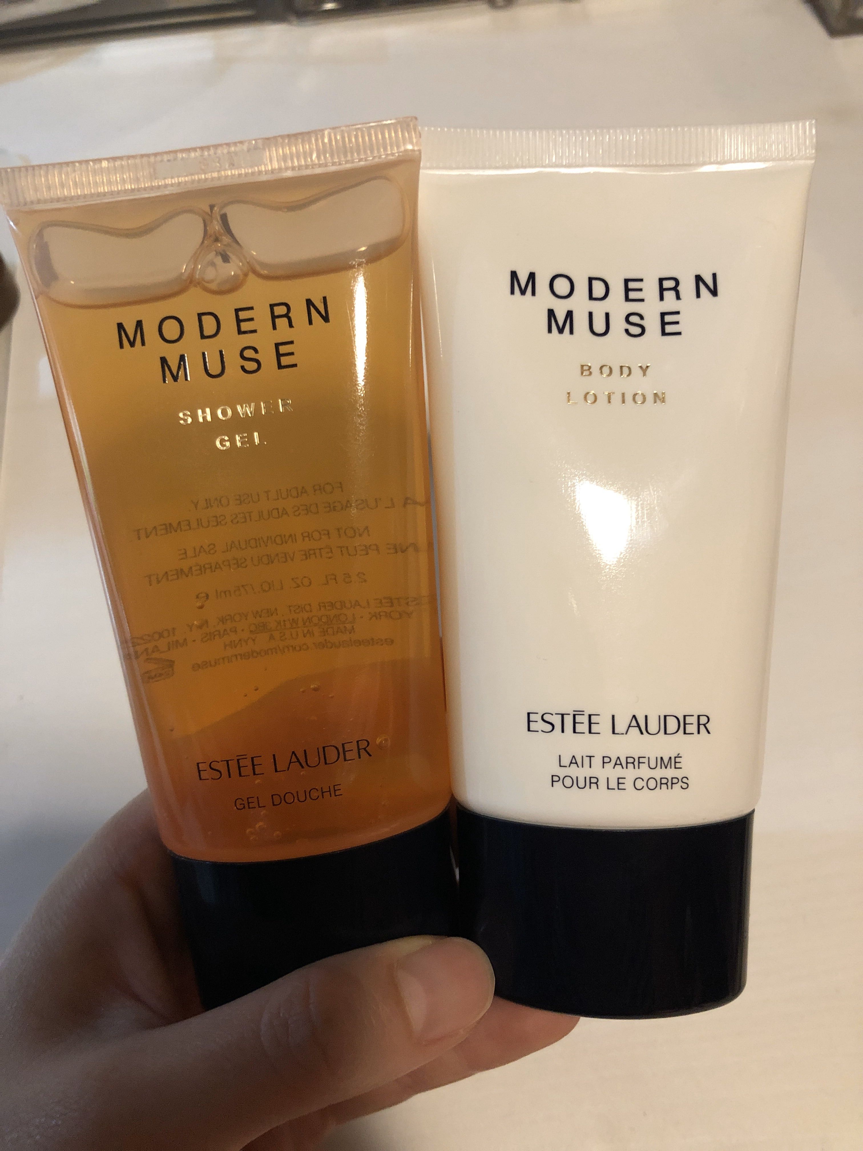 Estee lauder modern online muse shower gel