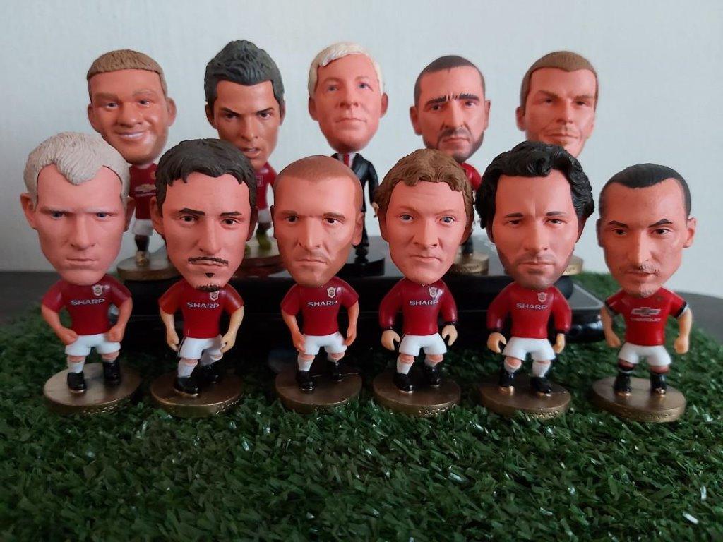 Manchester United MUFC Red Devils Legend Football Team Set Of 11 Figurines, Hobbies & Toys, Toys