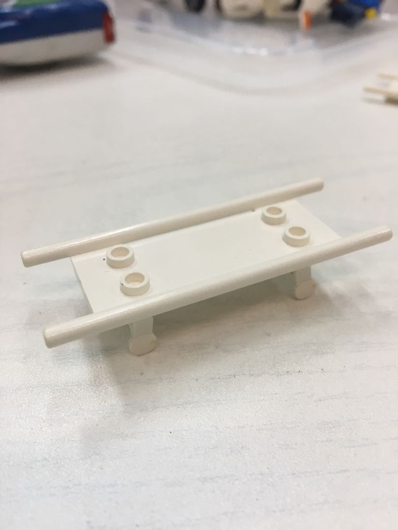 Lego 散件救護擔架床 stretcher bed, 興趣及遊戲, 玩具 & 遊戲類 - Carousell