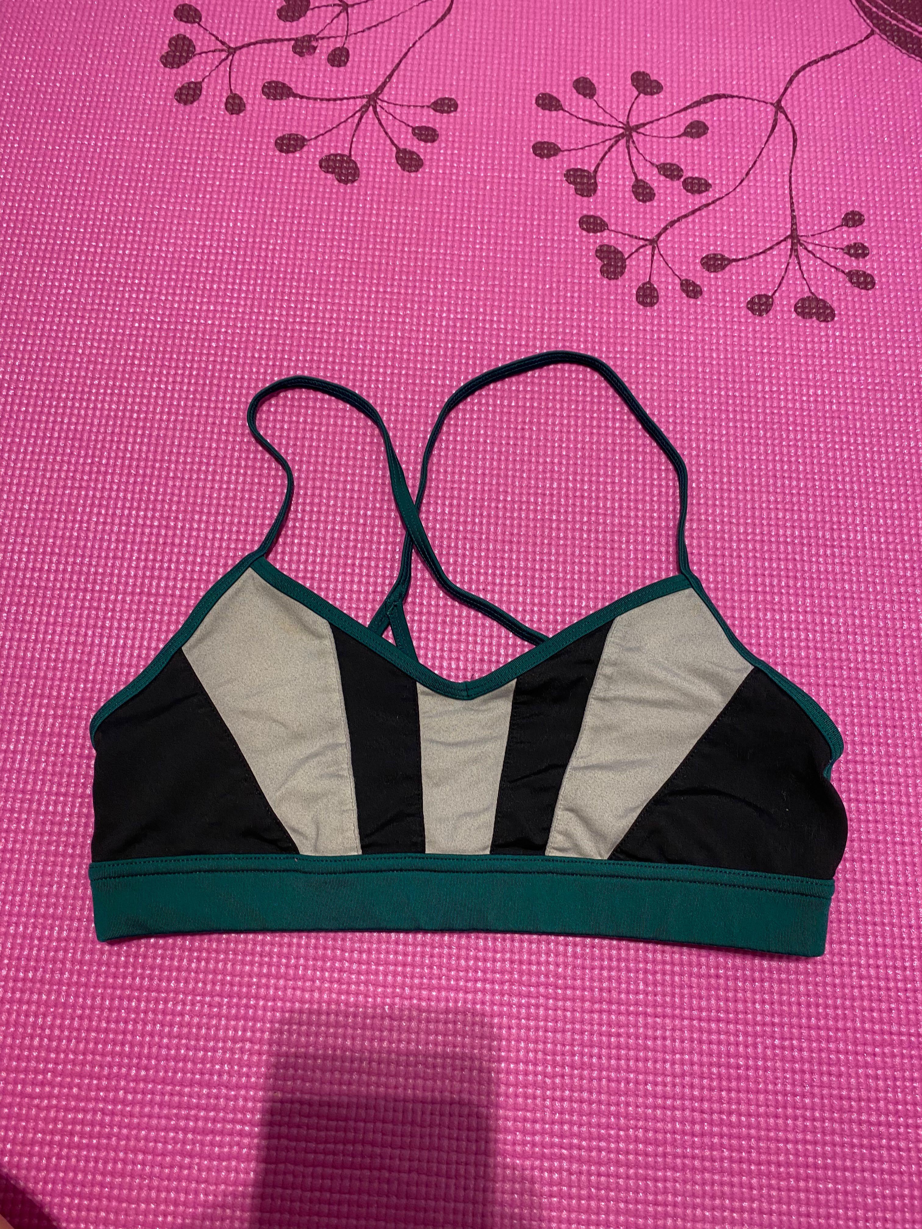 Alo bra (Category: New Undergarments & Loungewear) located in Singapore. Submitted by lovetotravel98 (Listing ID 1000144502, Image 1). Description: S size fit Lululemon 2-4 between Condition 9/10.