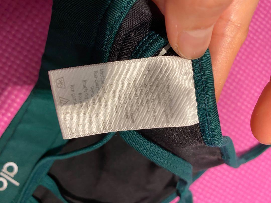 Alo bra (Category: New Undergarments & Loungewear) located in Singapore. Submitted by lovetotravel98 (Listing ID 1000144502, Image 3). Description: S size fit Lululemon 2-4 between Condition 9/10.