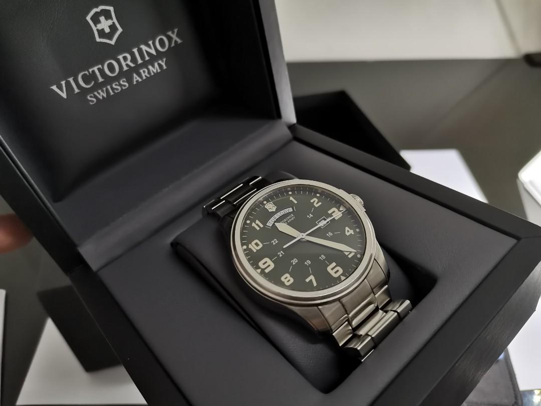 Victorinox Swiss Army 241291 Infantry Stainless Steel Men s
