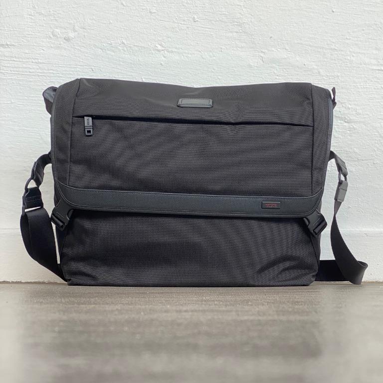 tumi alpha 2 messenger