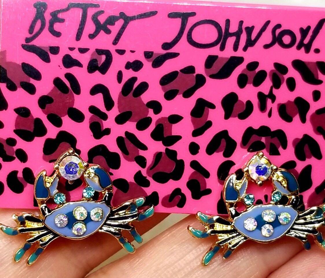 Betsey johnson crab deals earrings
