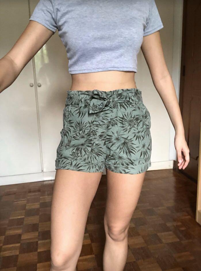 Forever 21 green best sale shorts