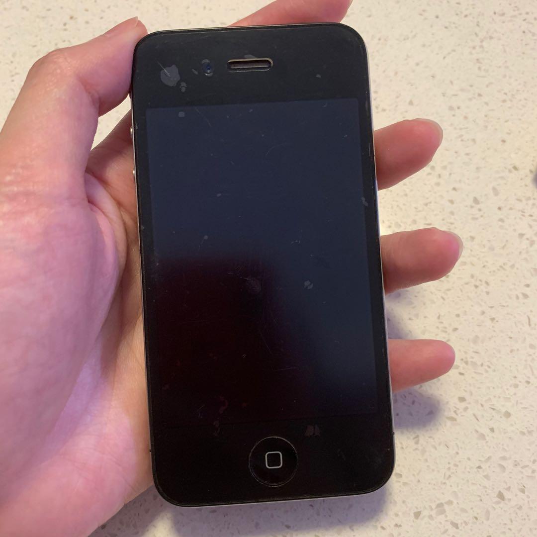 Iphone 4 (Category: iPhone Others) located in Singapore. Submitted by aarcanee (Listing ID 1003666813, Image 1). Description: In good condition iPhone 4 With front and back protection sticker on .