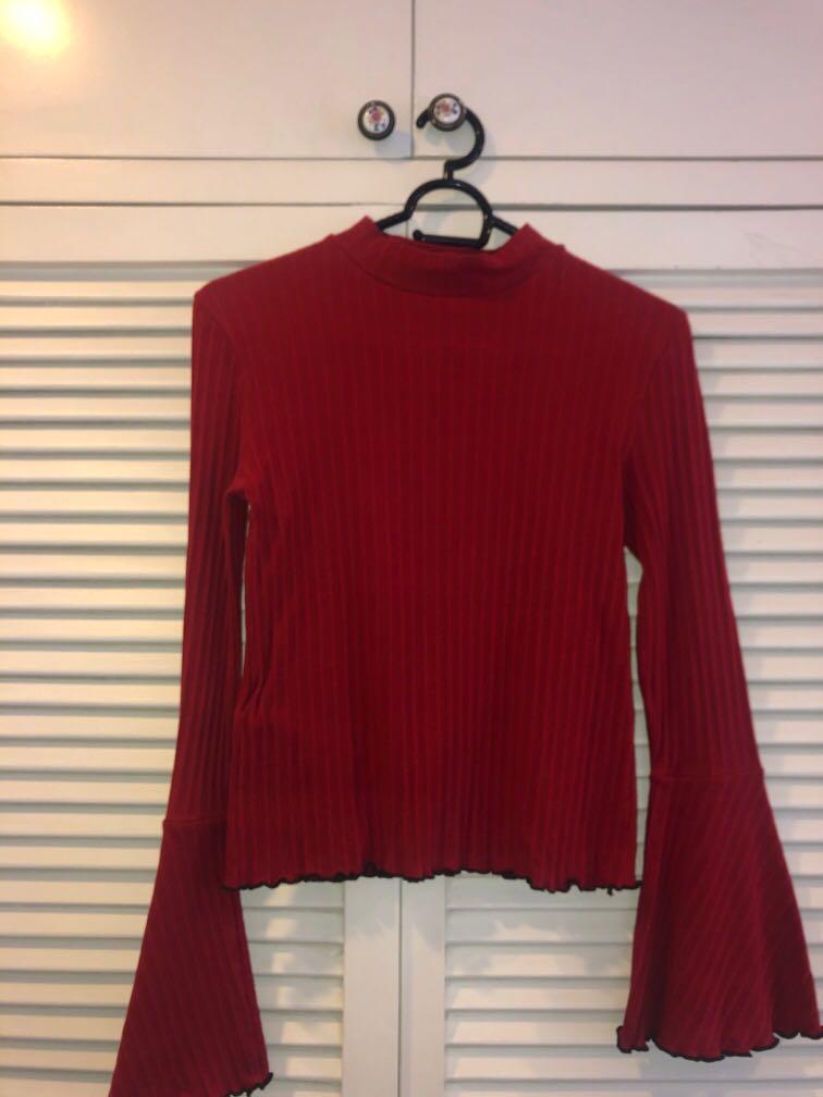 Mango Long Sleeves Top (Category: Longsleeves) located in Muntinlupa City. Submitted by geepee21 (Listing ID 1003673987, Image 1). Description: Barely used Mango top with wide sleeves 10/10 condition .
