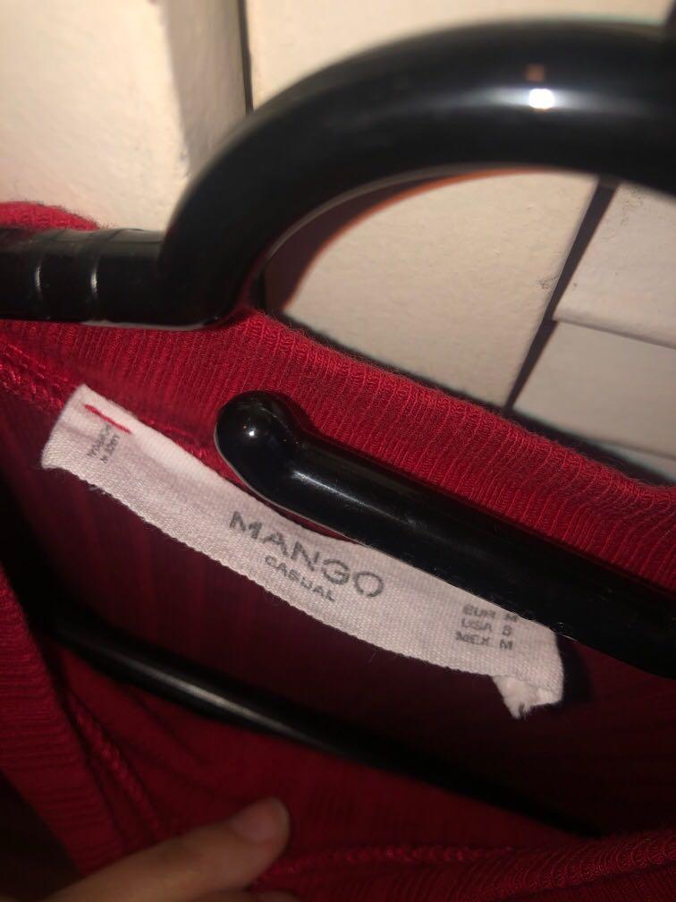 Mango Long Sleeves Top (Category: Longsleeves) located in Muntinlupa City. Submitted by geepee21 (Listing ID 1003673987, Image 3). Description: Barely used Mango top with wide sleeves 10/10 condition .