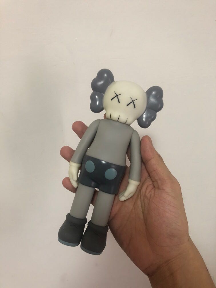 Jual kaws shop toys