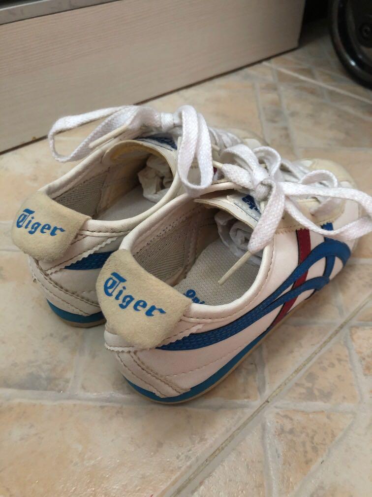 Asics Onitsuka Tiger (Category: Babies & Kids Fashion) located in Singapore. Submitted by jdmrockstar (Listing ID 1005398827, Image 2). Description: Selling Asics Onitsuka Tiger Size is K12 18.5CM Condition: 8/10 My boys leg outgrown No box Authentic!.
