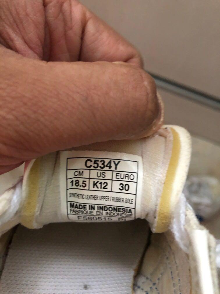 Asics Onitsuka Tiger (Category: Babies & Kids Fashion) located in Singapore. Submitted by jdmrockstar (Listing ID 1005398827, Image 1). Description: Selling Asics Onitsuka Tiger Size is K12 18.5CM Condition: 8/10 My boys leg outgrown No box Authentic!.