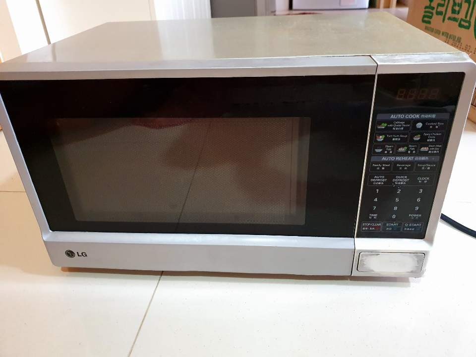 LG Microwave Oven (ModelMS2347B), TV & Home Appliances, Kitchen