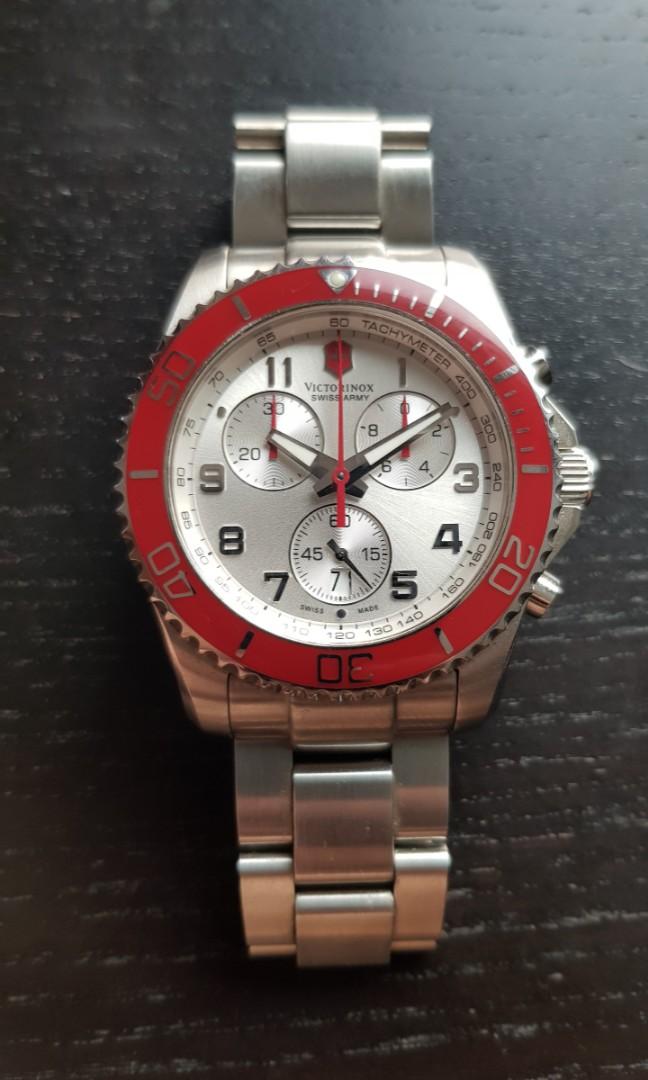 Victorinox hot sale maverick red