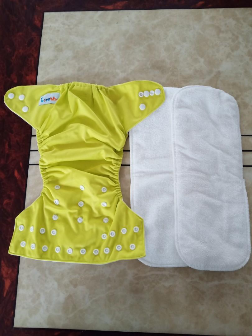 Washable diaper (Category: Diapers & Baby Wipes) located in Manila. Submitted by goldenram (Listing ID 1005449066, Image 1). Description: washable diaper with 2 pads.