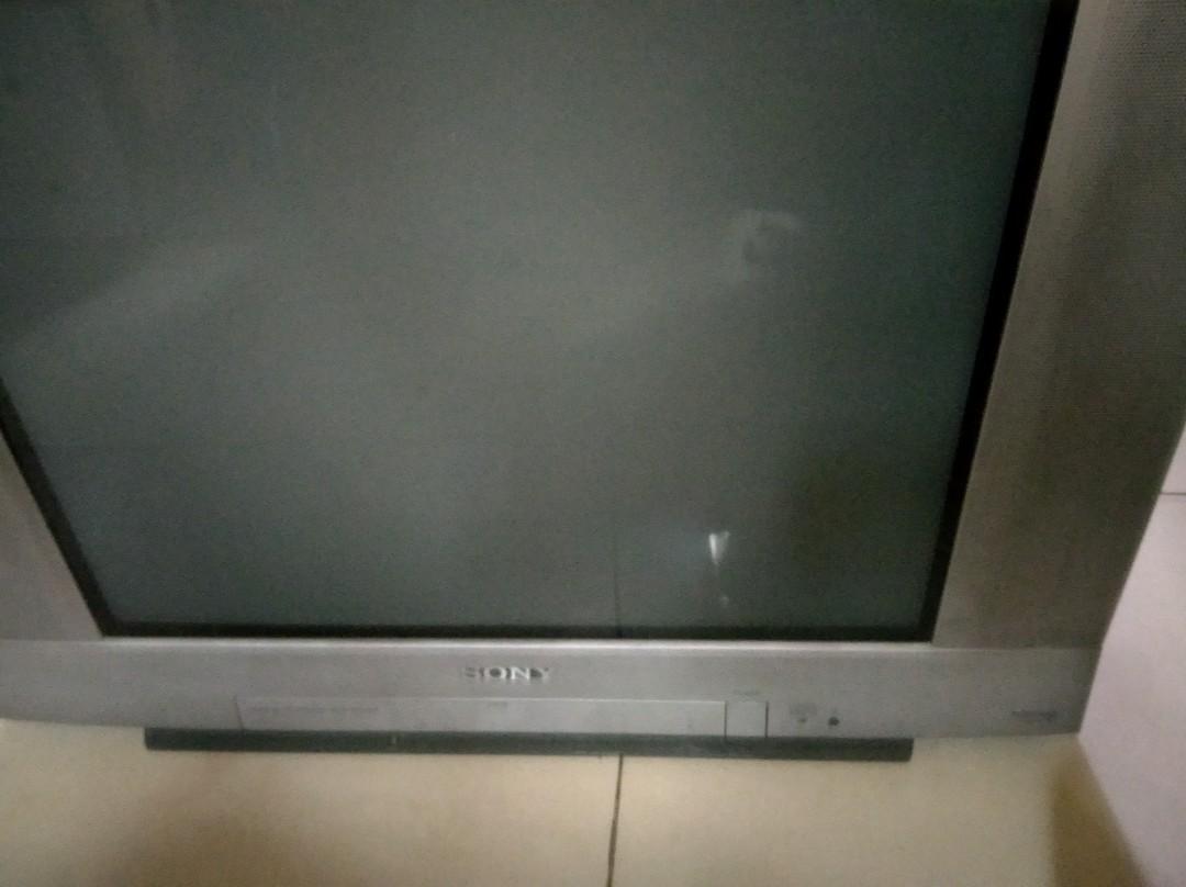 crt sony tv (Category: TV) located in Manila. Submitted by k3788 (Listing ID 1005575916, Image 2). Description: sony tv crt used working pa test all you can.