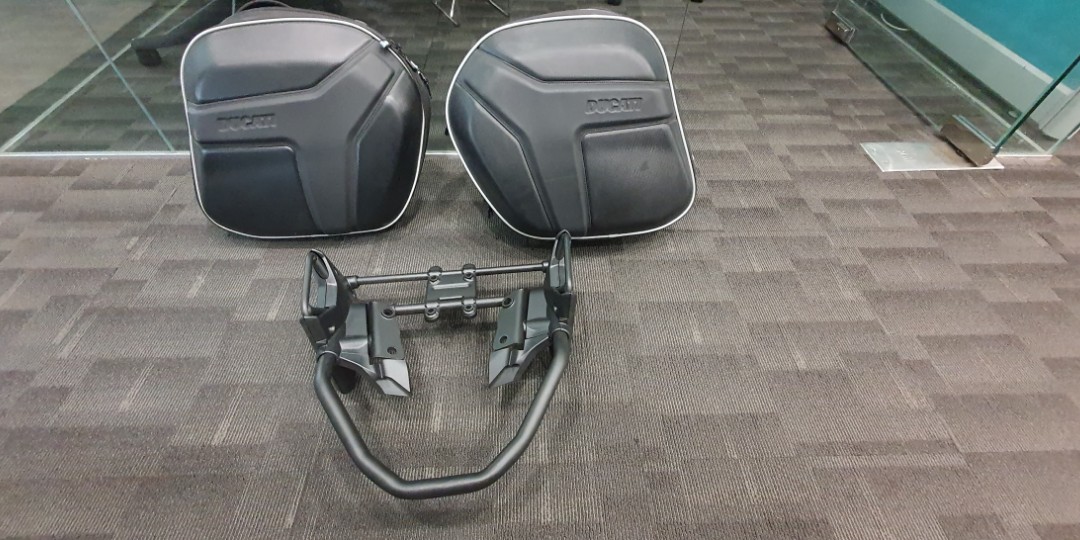 Ducati monster 821 panniers top