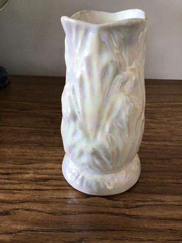 Flower vase (Category: Laundry Baskets) located in Quezon City. Submitted by therosa (Listing ID 1005605277, Image 1). Description: Ceramics 7 inches Near the bottom part a small chip of paint , see last picture Otherwise vase is ok.