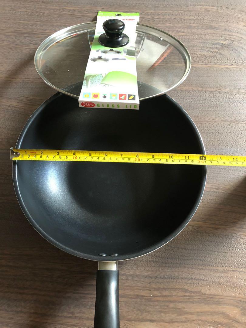 Frying Pan (Category: Cookware & Accessories) located in Singapore. Submitted by kennethsbc (Listing ID 1004981925, Image 3). Description: What you see, what you get. 30cm black (avail) Small red (sold) White piece (sold) https://wa.me/6581867884.
