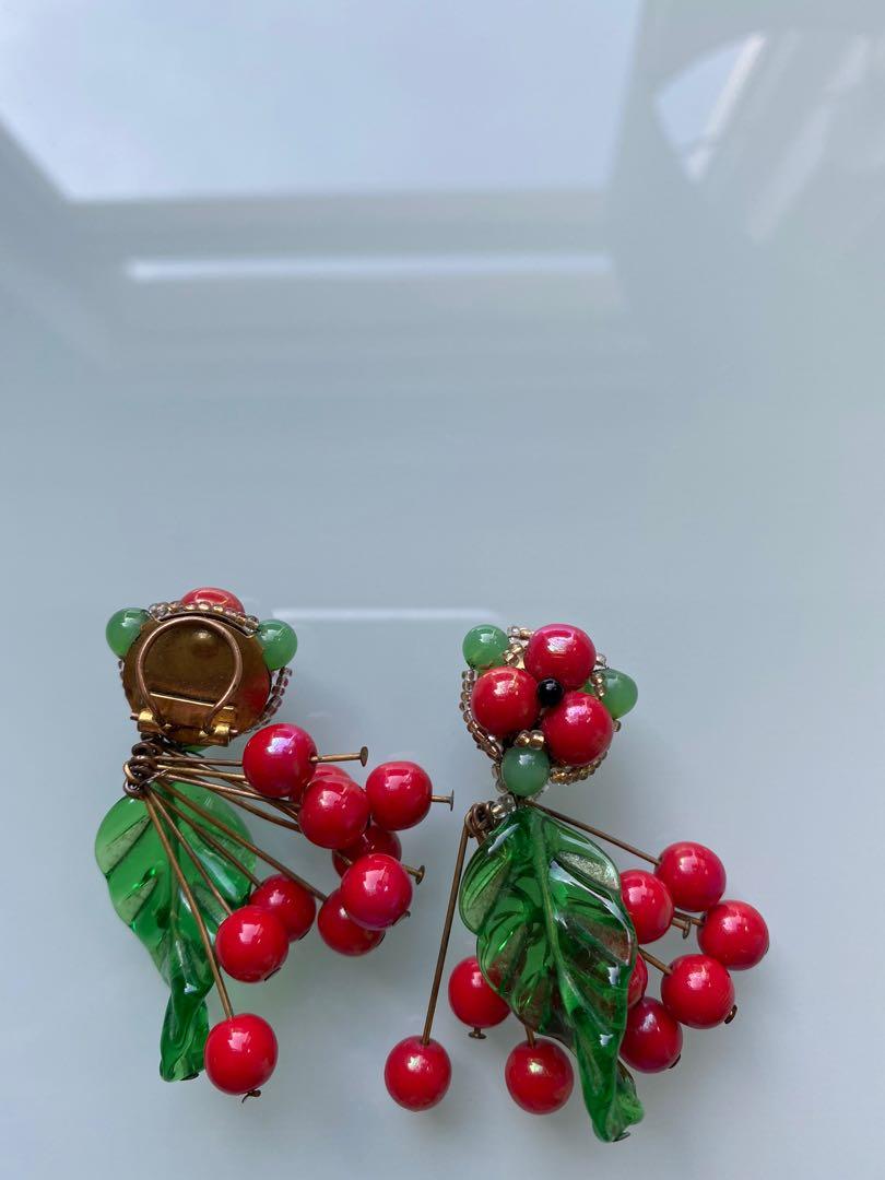 High quality accessories (Category: Other Accessories) located in Makati City. Submitted by sbjfer (Listing ID 1005620961, Image 1). Description: French Vintage Múranos Crystal accessories. Made in France..